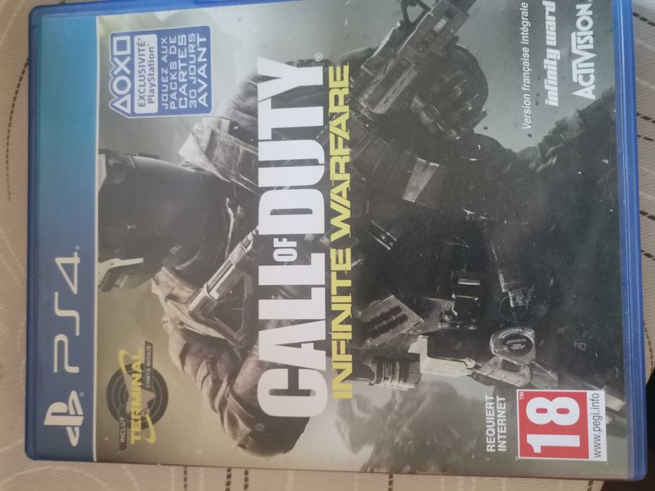 Продават се дискове с PS 4 игри