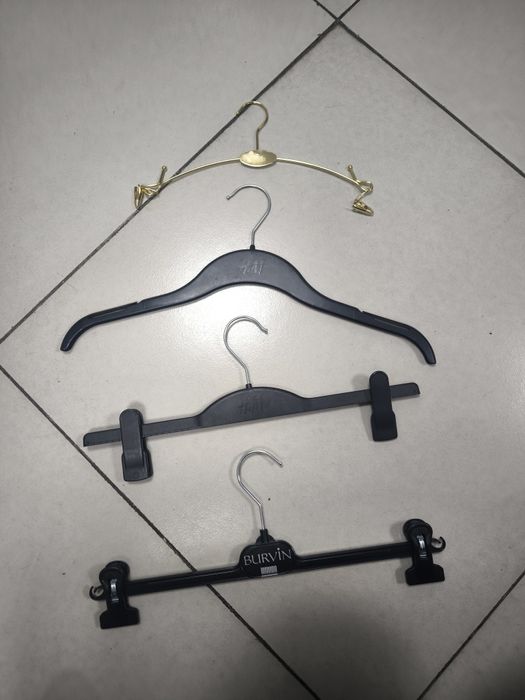 Вешалки, столы, стулья