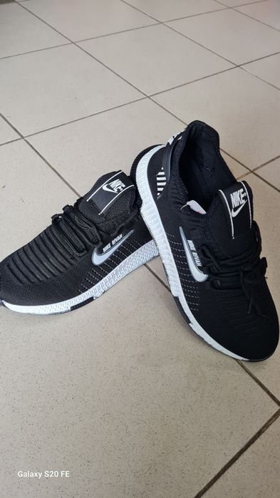 Мъжки маратонки номер 42