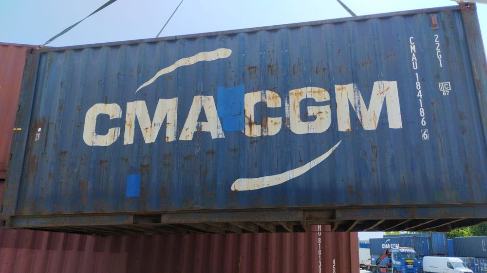 Container maritim / container birou