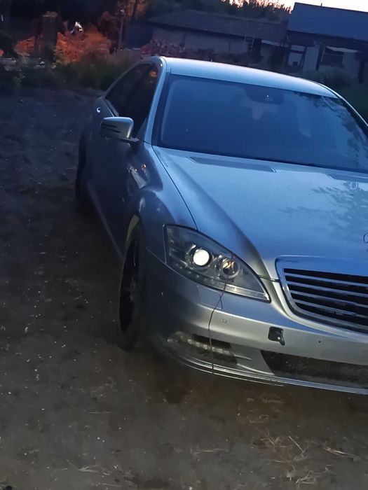 Продавам s класа на части