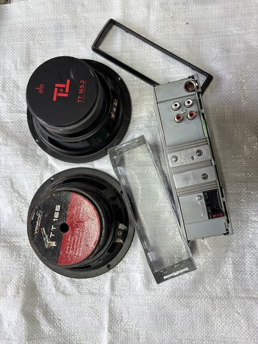 Магнитола JVC и 2 динамика