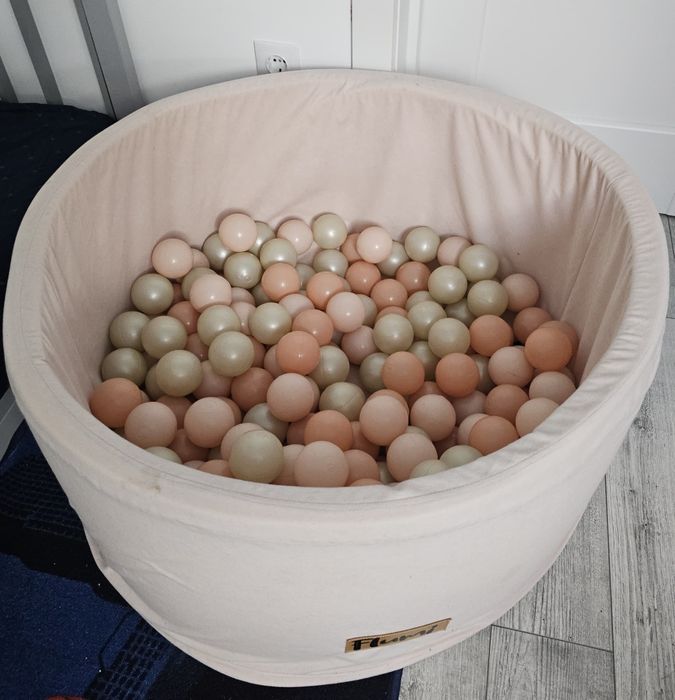 Vând  loc de joaca pentru copii