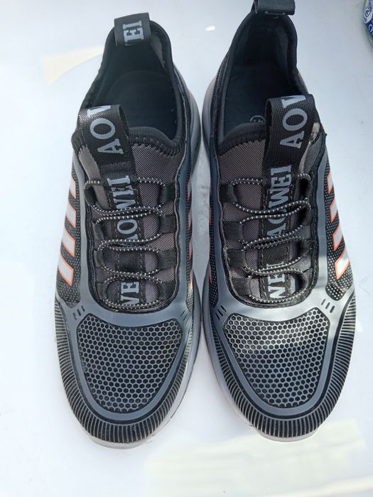 Продам кроссовки