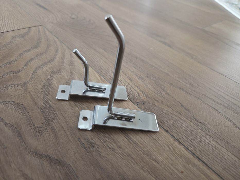 Крючок для экономпанели.