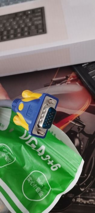 Monitor uchun VGA sim