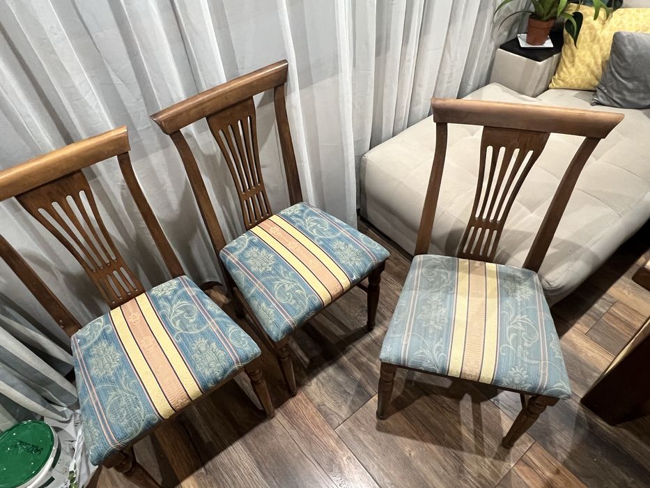 Продавам 3 броя столове