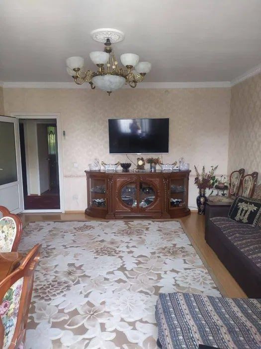 Срочно! Квартира на Ойбек-Вестминстер 3/4/9 общ пл 72м ,разделка