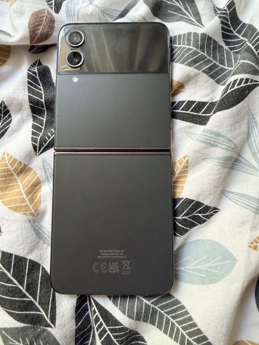 Z Flip 4 512GB Ram