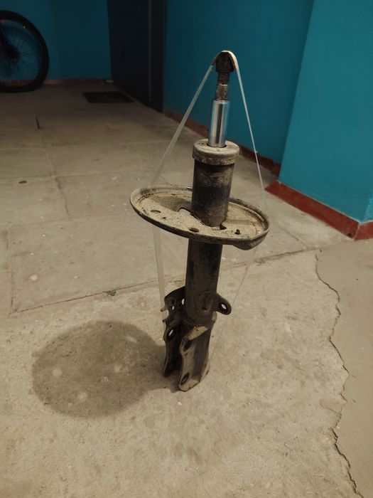 Продам б/У стойки амортизатора