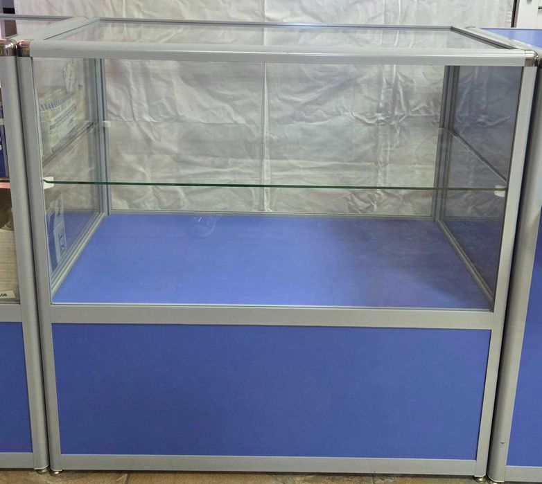Продам витрины стеклянные