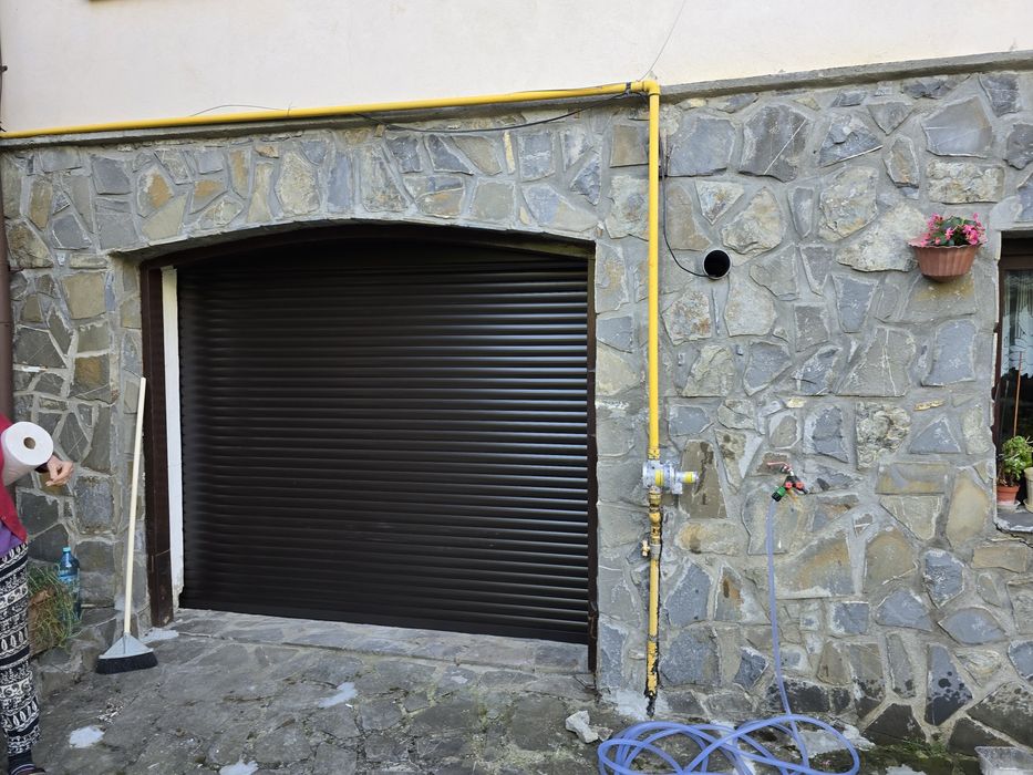 Usa garaj rulou din aluminiu