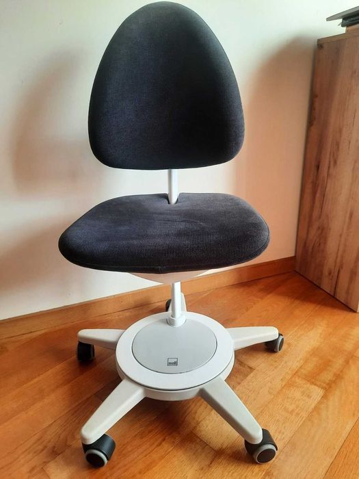 Стол за бюро подходсш за деца,, ергономичен