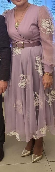 Нарядное сиреневое  платье