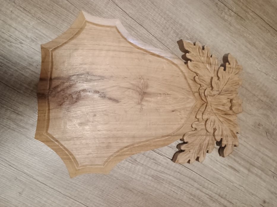 Panoplie sculptată din lemn