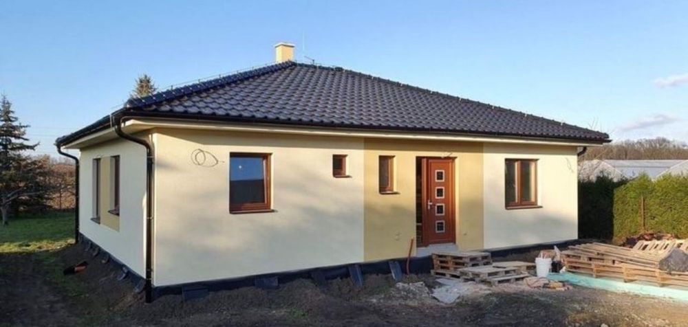 Vand case pe structura metalica