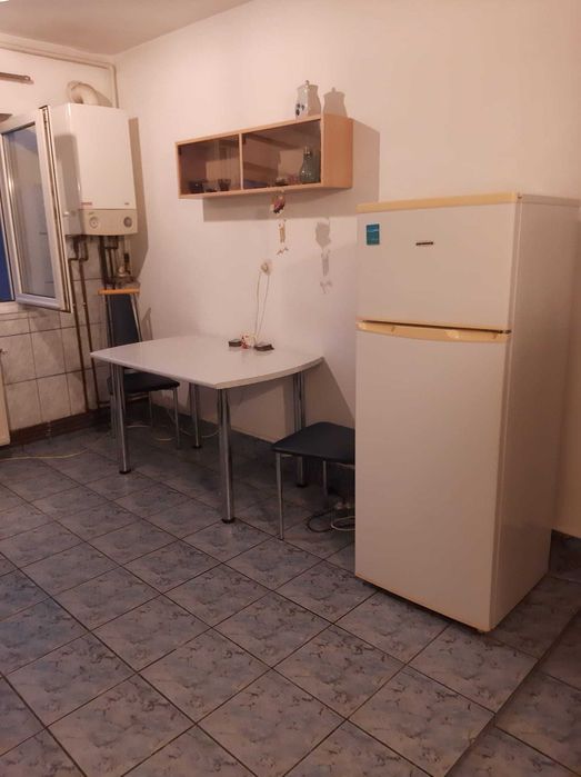 Inchiriez apartament cu 2 camere semidecomandat ultracentral direct de la proprietar