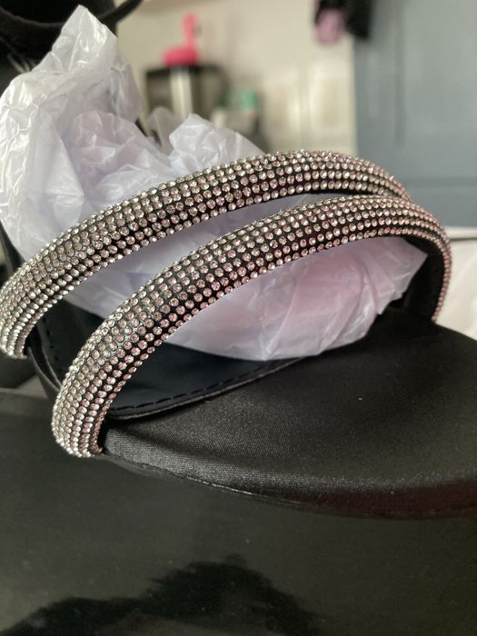 Sandale elegante eveniment .