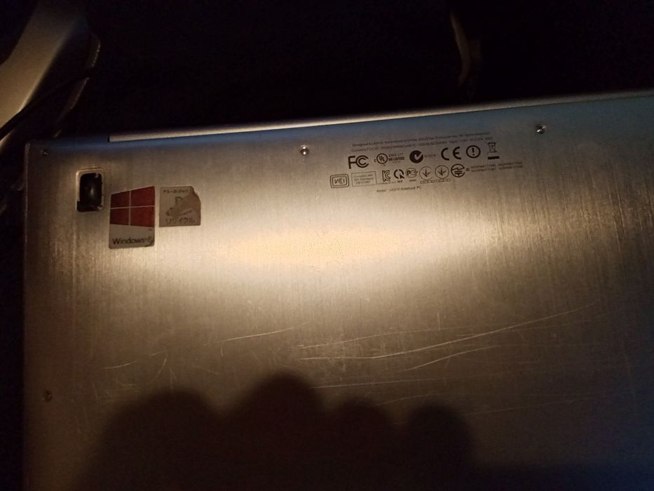 Продается isus ноутбук