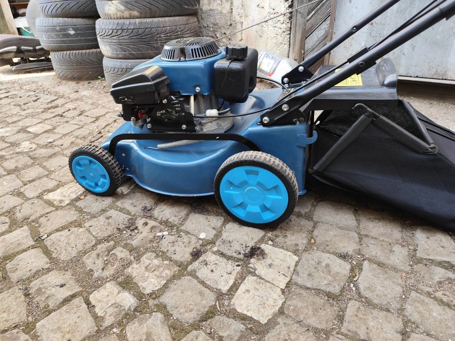 Самоходна бензинова косачка