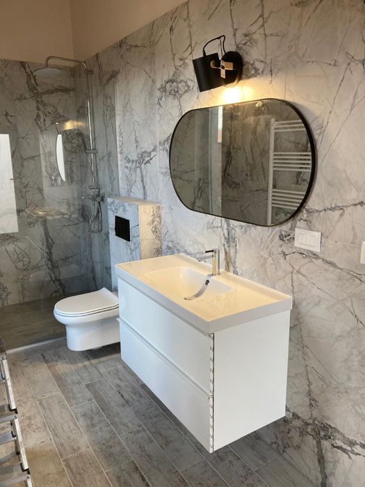 Montaj paravan dus / cada . Decupaj blat. Instalez chiuveta bucatarie