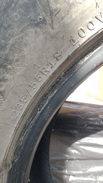 Продам комплект шины на 235/55/18