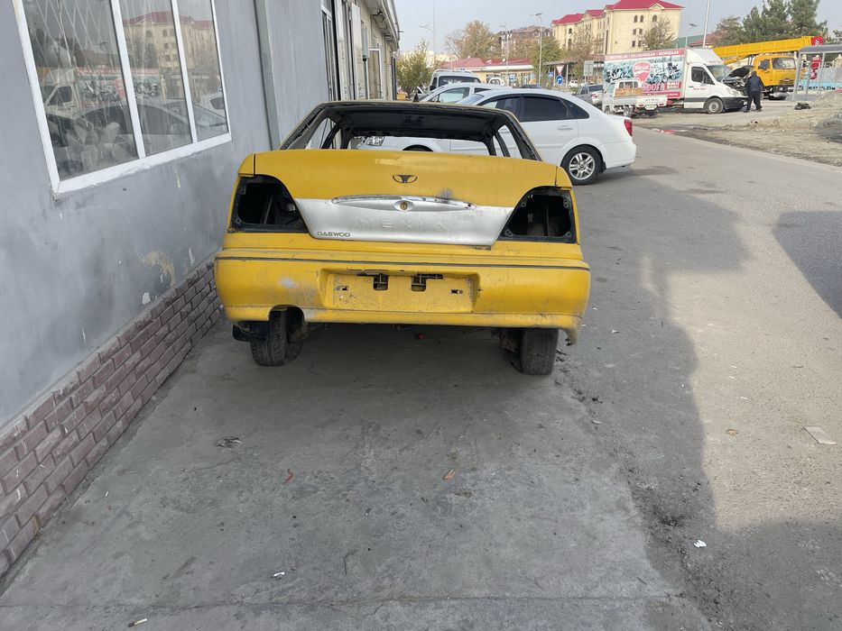 Некяс1 зад на запчаст