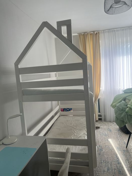 Двухьярусная кровать