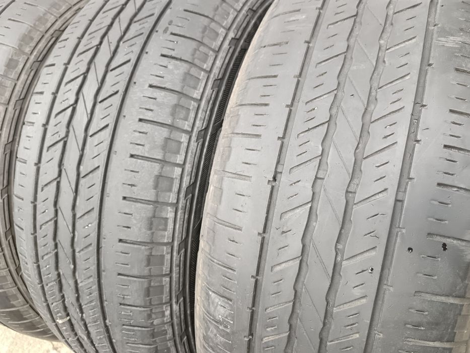 Продам комплект шин 235/60R17