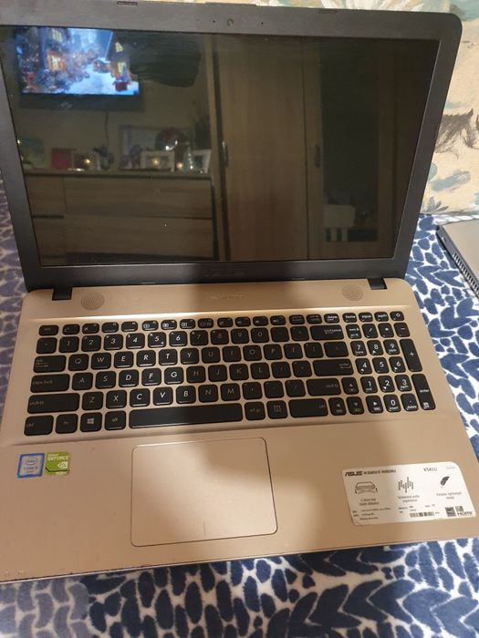 Laptop Asus i5..