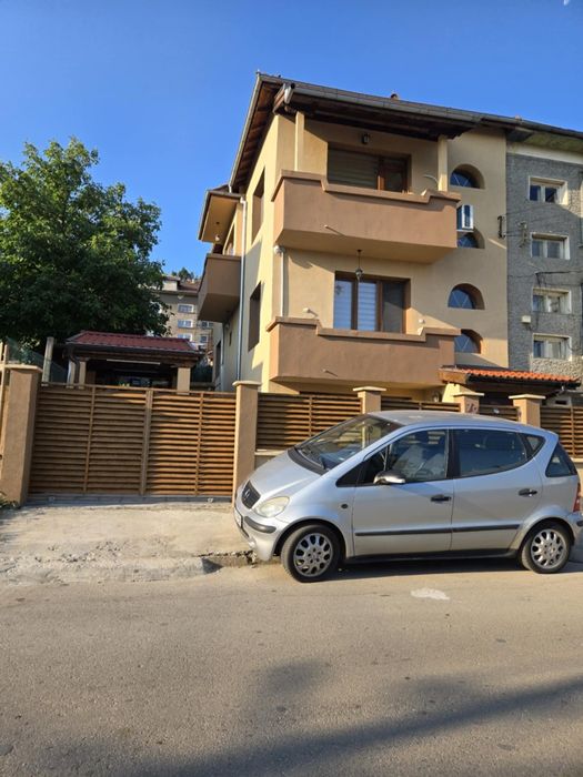 3 етажна къща обзаведена всичко ново