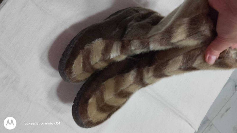 Cizme blana captusite cu  lana mar.38