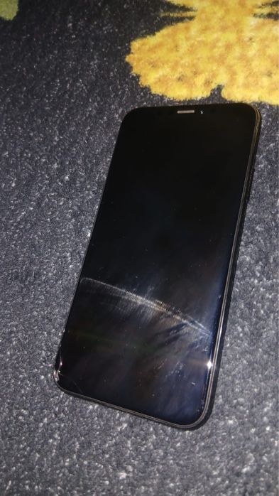 Vand iphone x 256gb 100% bat cu o mica crapatura in colt far in rest inpecabil ( sau schimb cu ceva mai bun )
