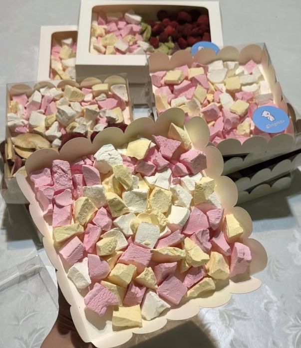 Сублимированное мороженое и фрукты