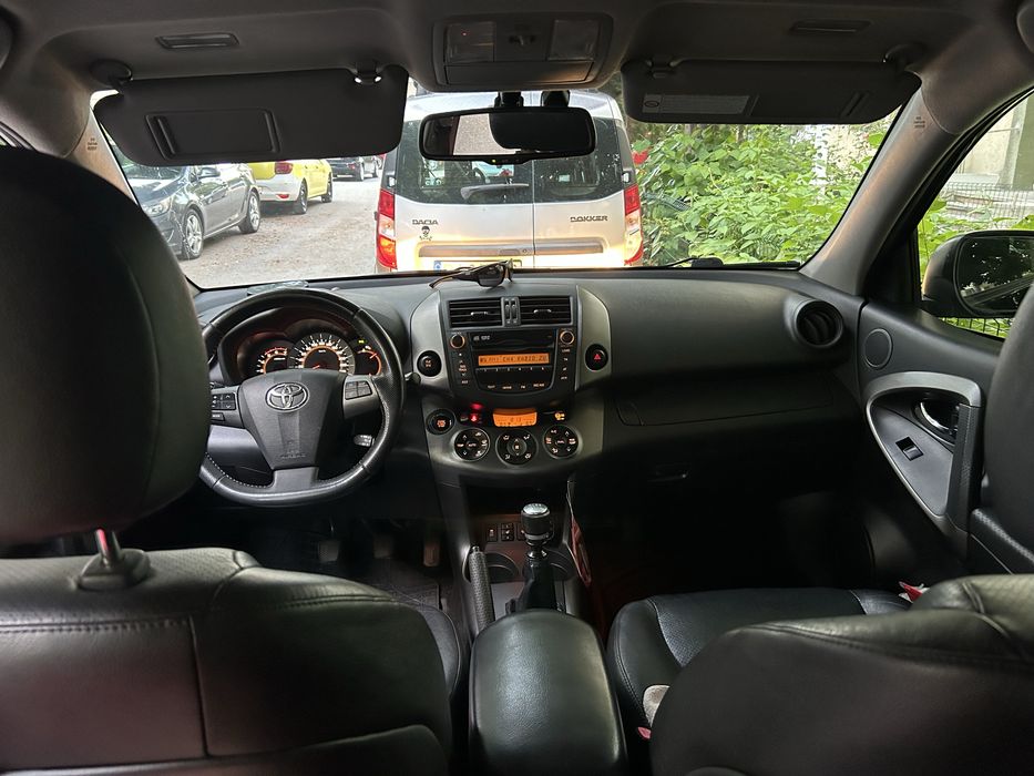 Se vinde toyota rav4 / 2010