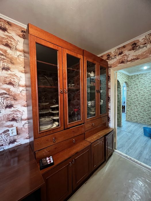 Продам шкаф и стол