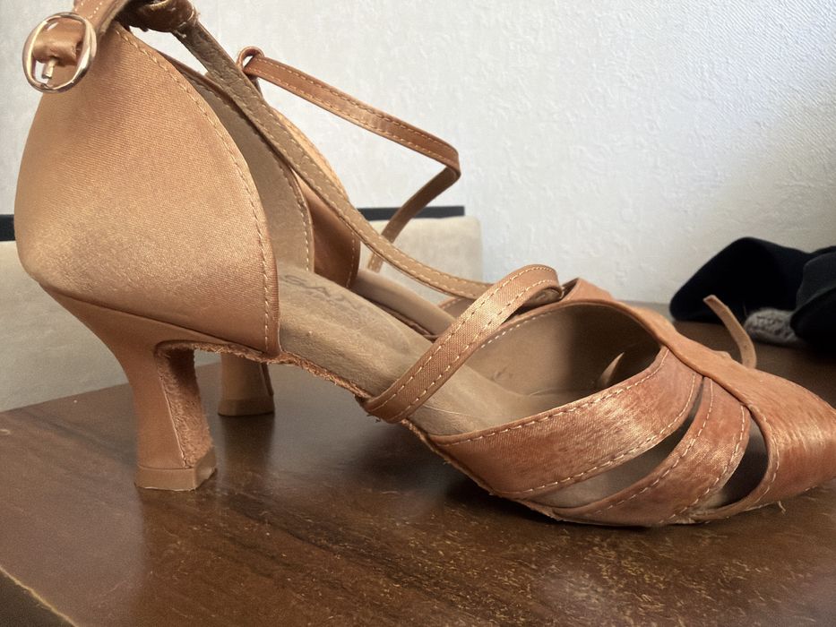 Танцевальные туфли.