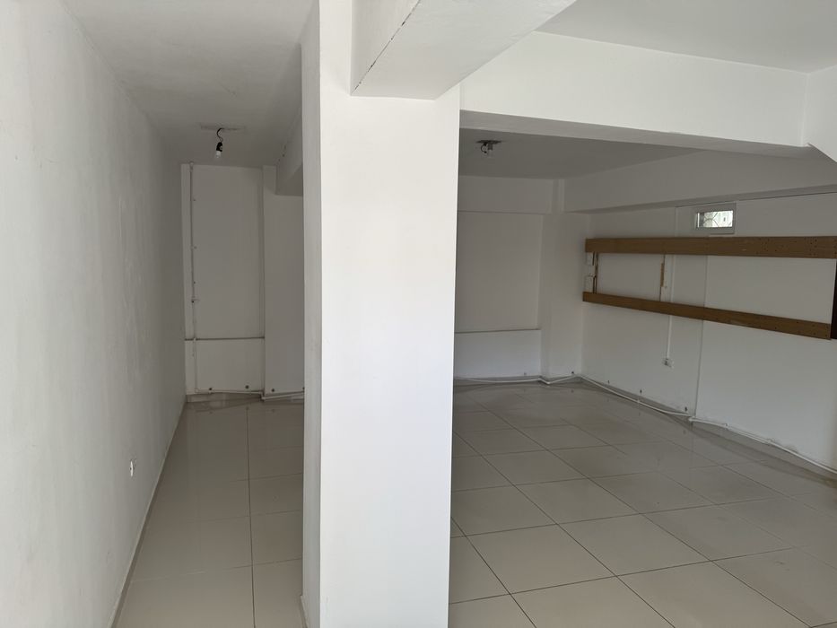De inchiriat spatiu comercial in piata centrala din Tg jiu parter 32mp
