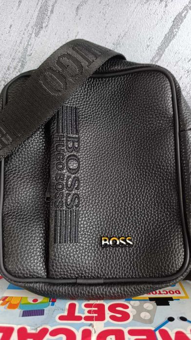 Hugo boss ,нова мъжка чанта за през рамо