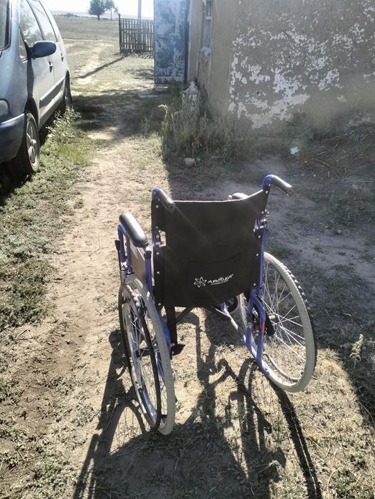 Продам инвалидную коляску
