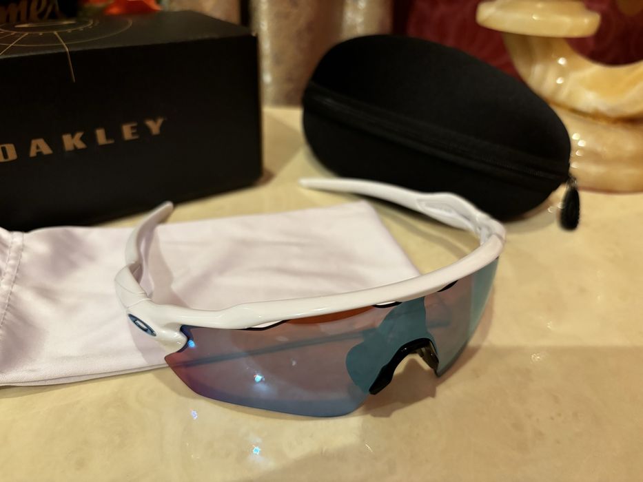 Ochelari Oakley Noi