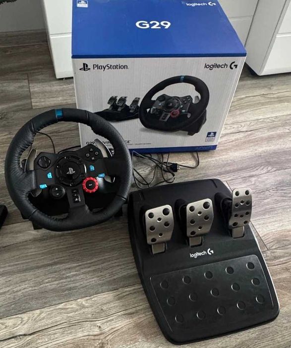 Продавам нов комплект Logitech G29 в ГАРАНЦИЯ с оригинални педали