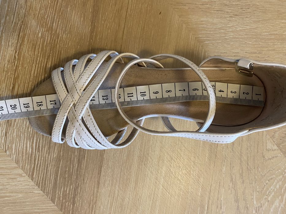 Кожаные бальные туфли