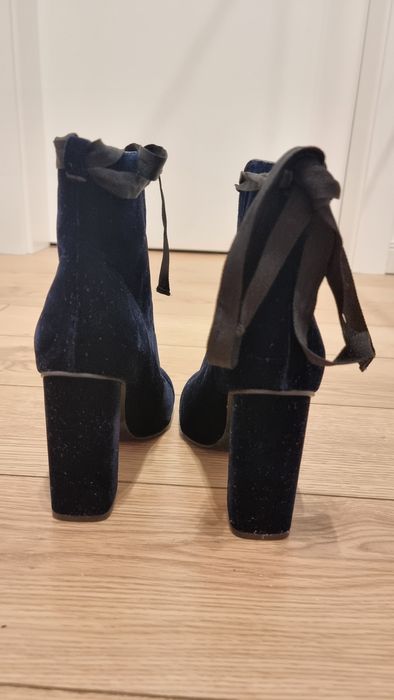 Botine cu toc Zara