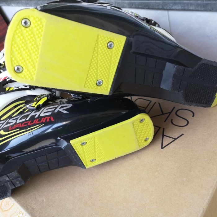 Clapari Fischer RC4 Vacuum,ca noi, flex 130,marime 28,5, la 1300 lei!