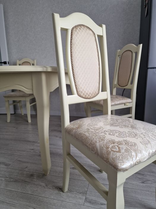 Стол и 6 стульев