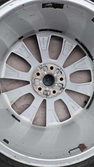 Vând jante Skoda R19