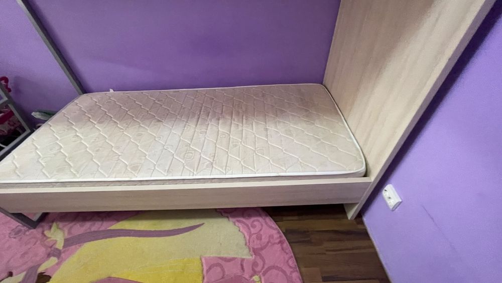 Paturi supraetajate de vanzare.