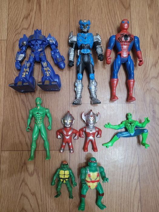 Игрушки солдатики, роботы для мальчика