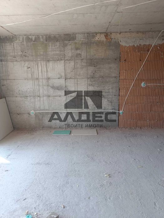 Продава се чисто нов тристаен ап. в Банишора!